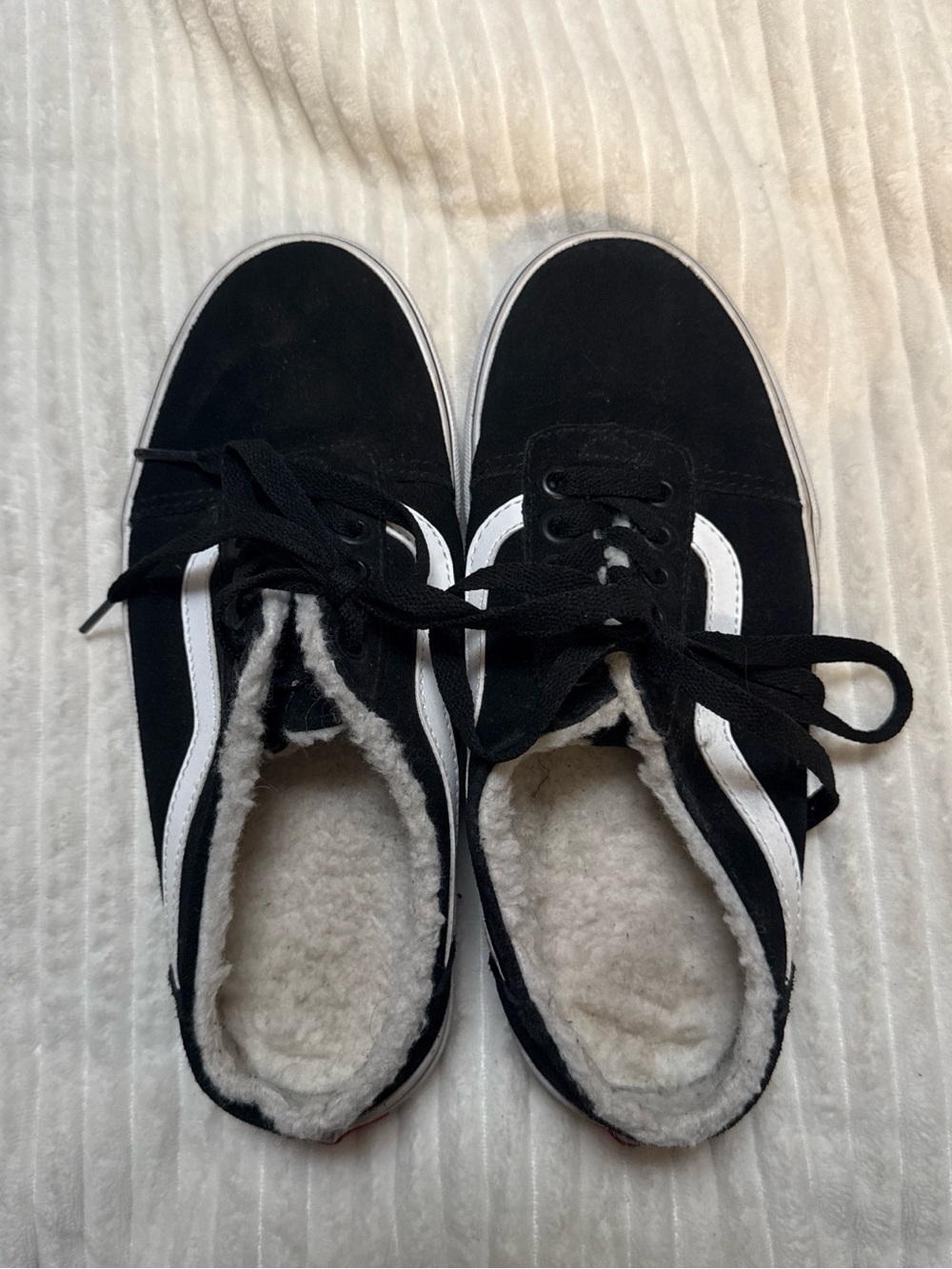 Vans Black and White Classic Low-Top Sneakers with Sherpa Lining